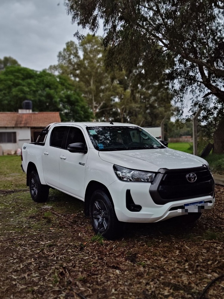 Toyota hilux  SR 4x4
